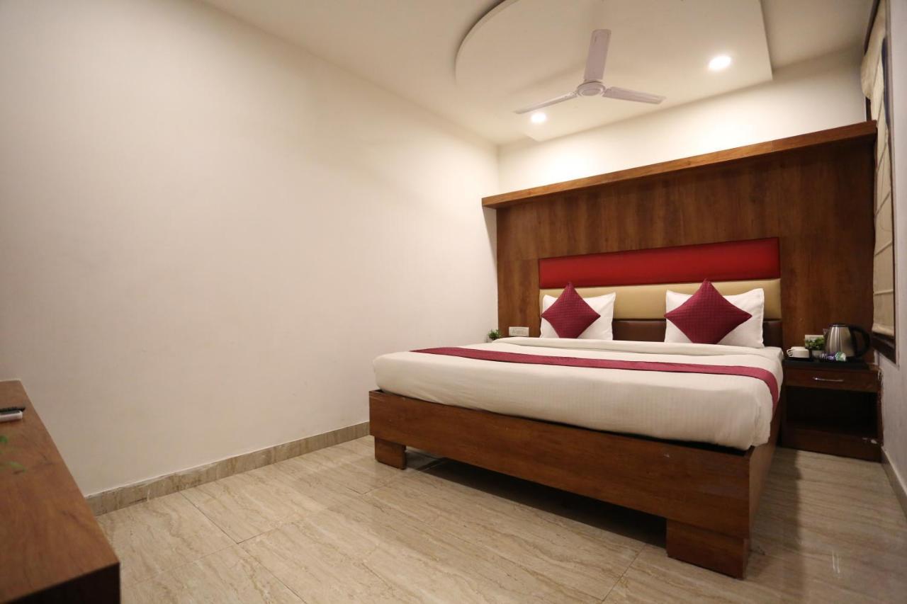 Hotel Sm Suits Near Delhi Airport-Unit By Grand Urban Luxury New Delhi Exterior photo