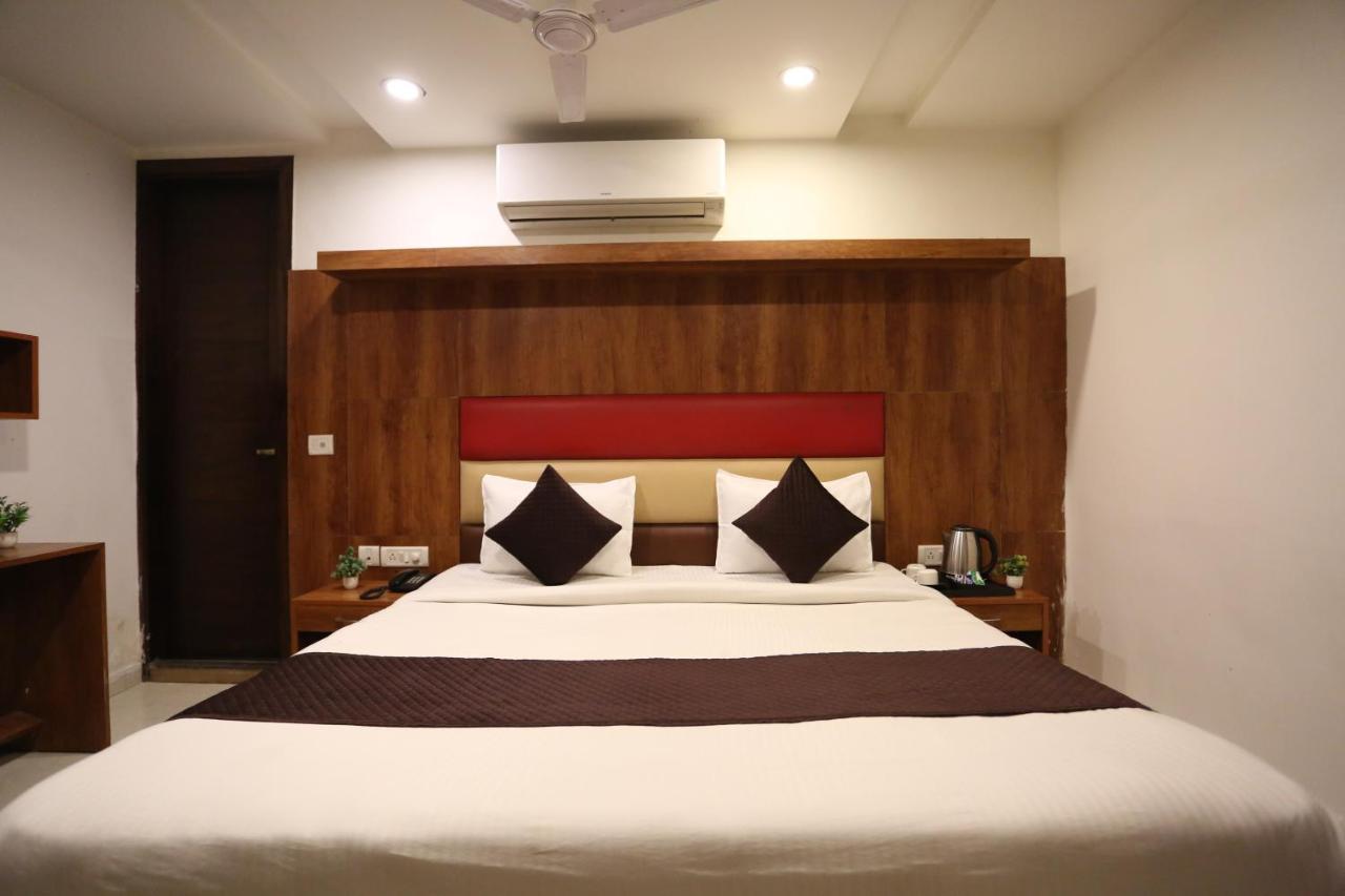 Hotel Sm Suits Near Delhi Airport-Unit By Grand Urban Luxury New Delhi Exterior photo