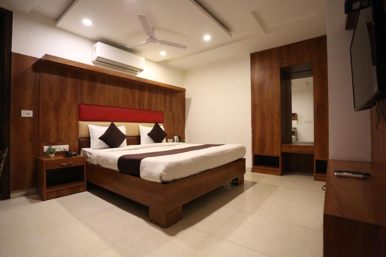 Hotel Sm Suits Near Delhi Airport-Unit By Grand Urban Luxury New Delhi Exterior photo