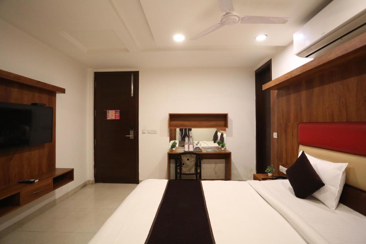 Hotel Sm Suits Near Delhi Airport-Unit By Grand Urban Luxury New Delhi Exterior photo