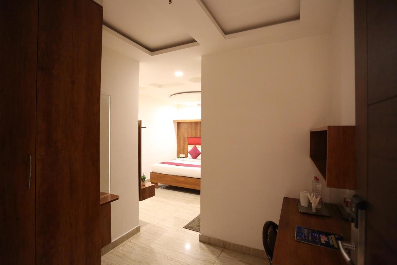 Hotel Sm Suits Near Delhi Airport-Unit By Grand Urban Luxury New Delhi Exterior photo